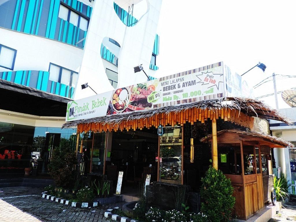 Arbor Biz Hotel Makassar Exterior foto