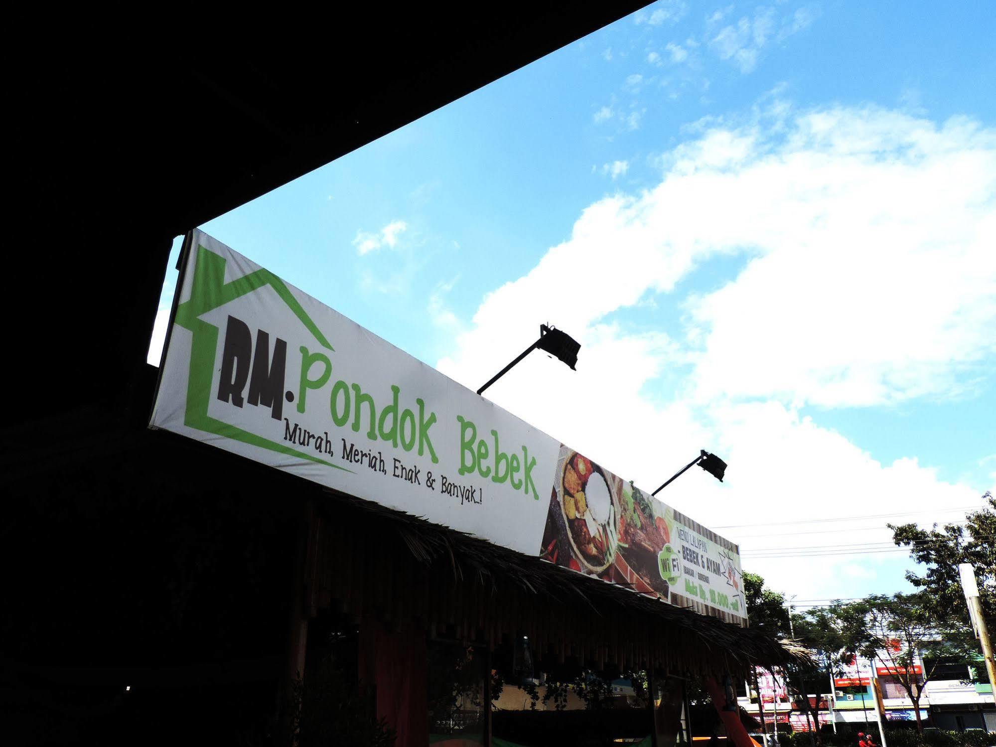 Arbor Biz Hotel Makassar Exterior foto