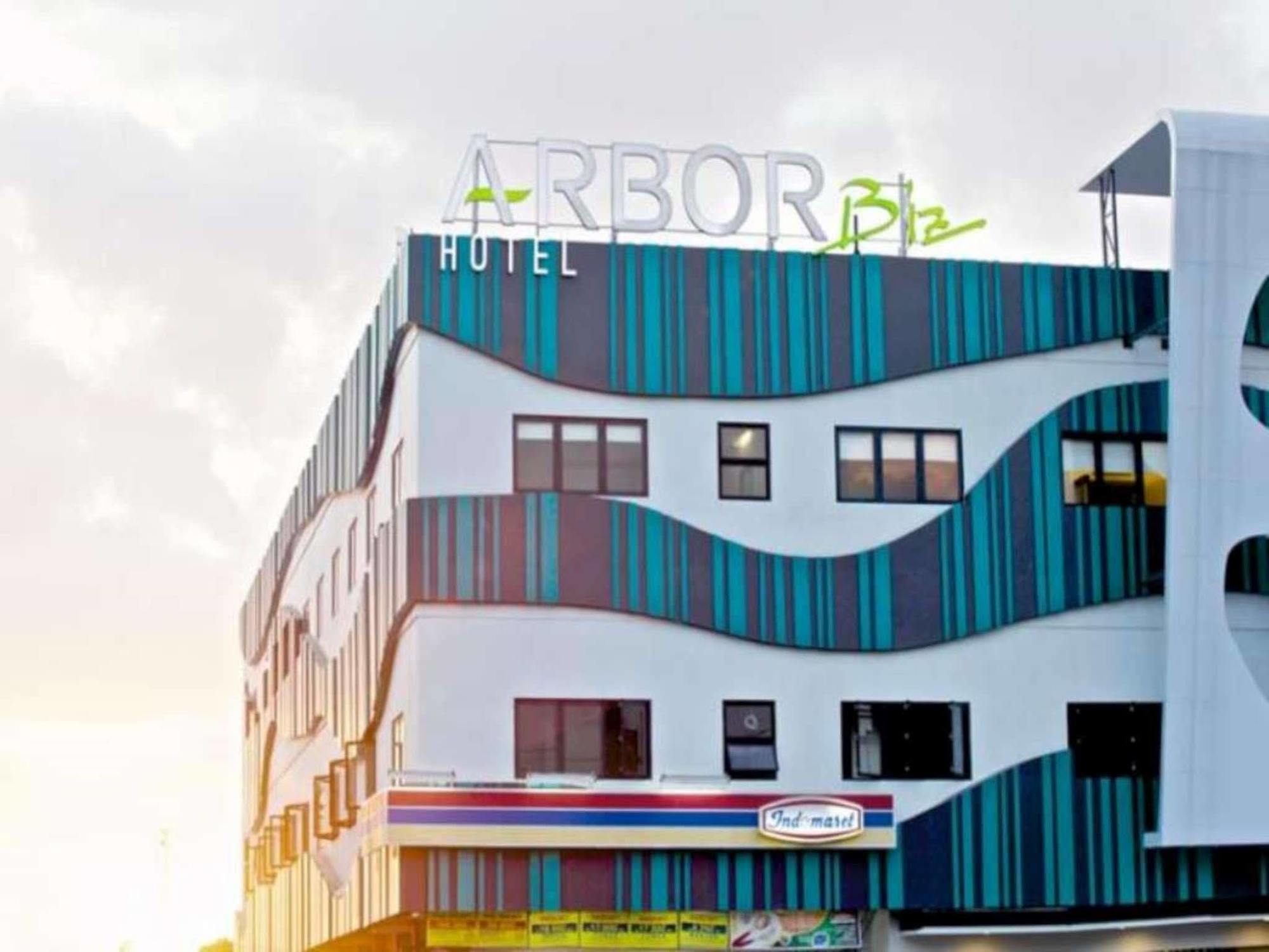 Arbor Biz Hotel Makassar Exterior foto