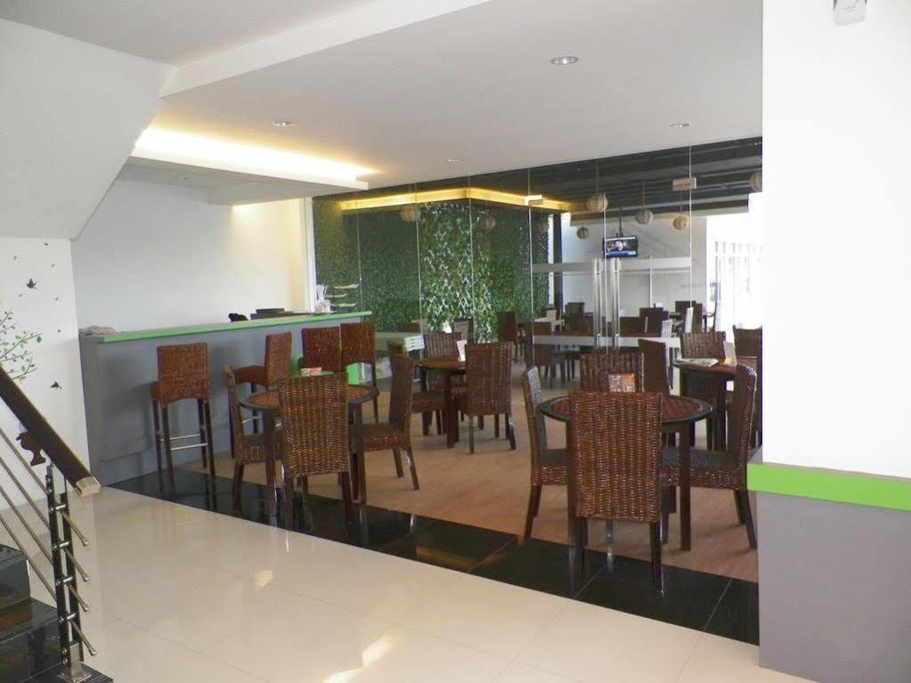 Arbor Biz Hotel Makassar Exterior foto