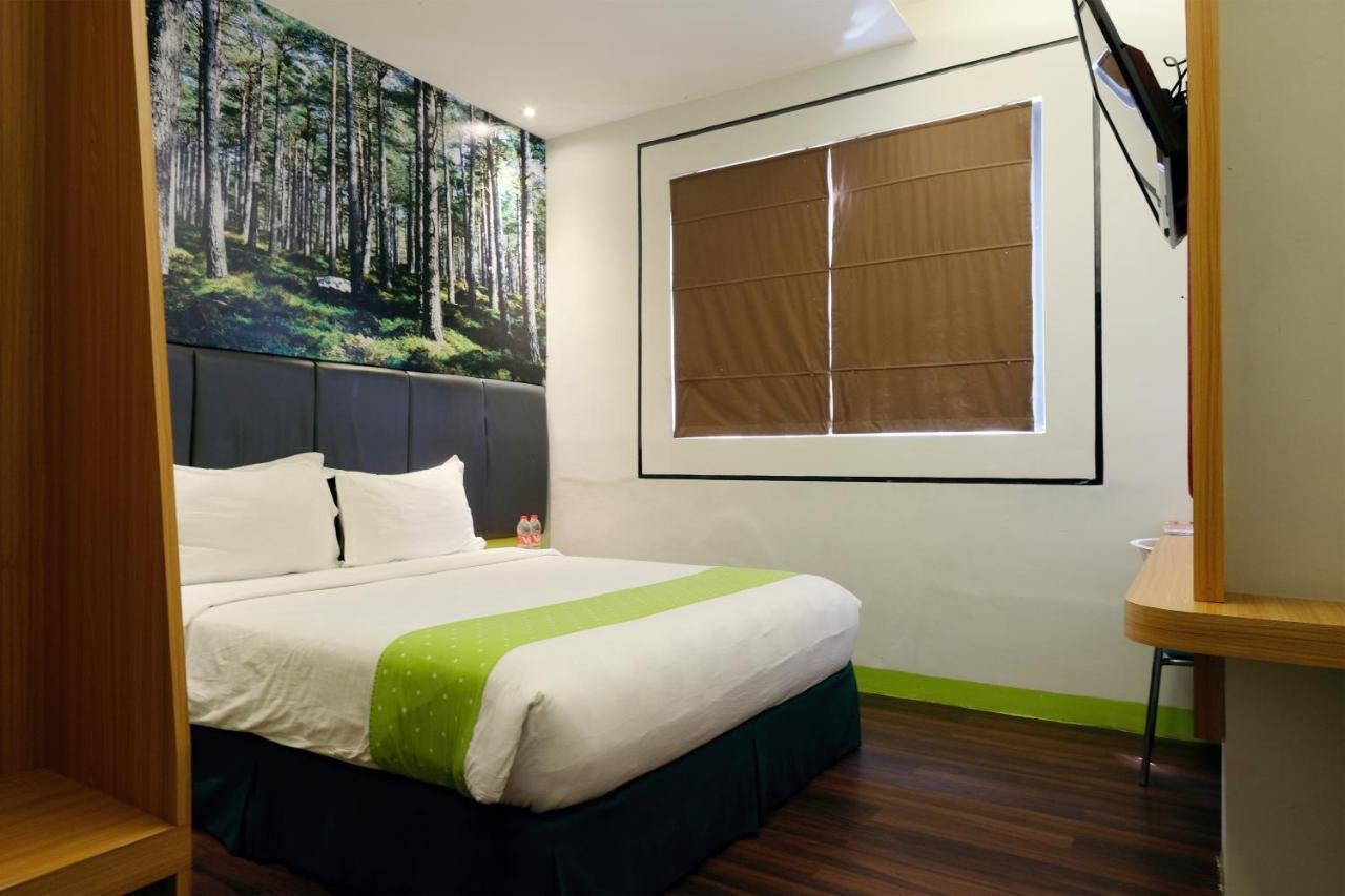 Arbor Biz Hotel Makassar Exterior foto